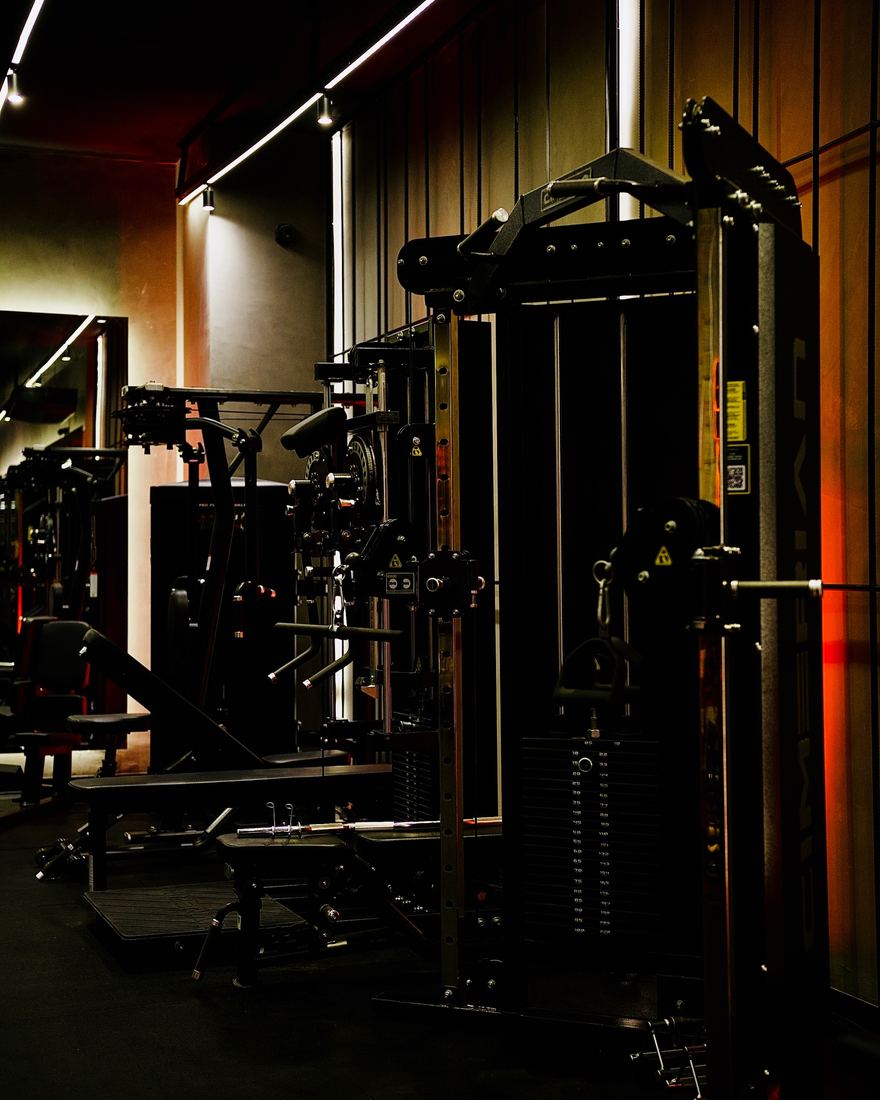 Maquinário de musculação da Silva Gym